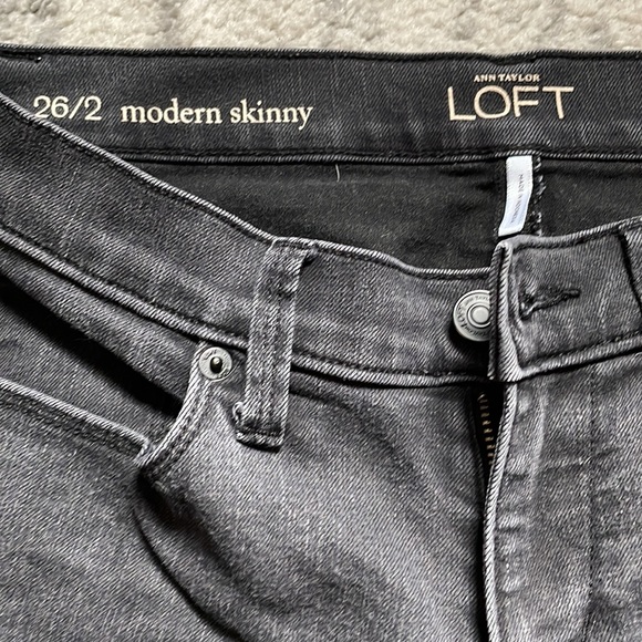 Ann Taylor LOFT 26/2 modern skinny faded black jeans - Picture 4 of 5